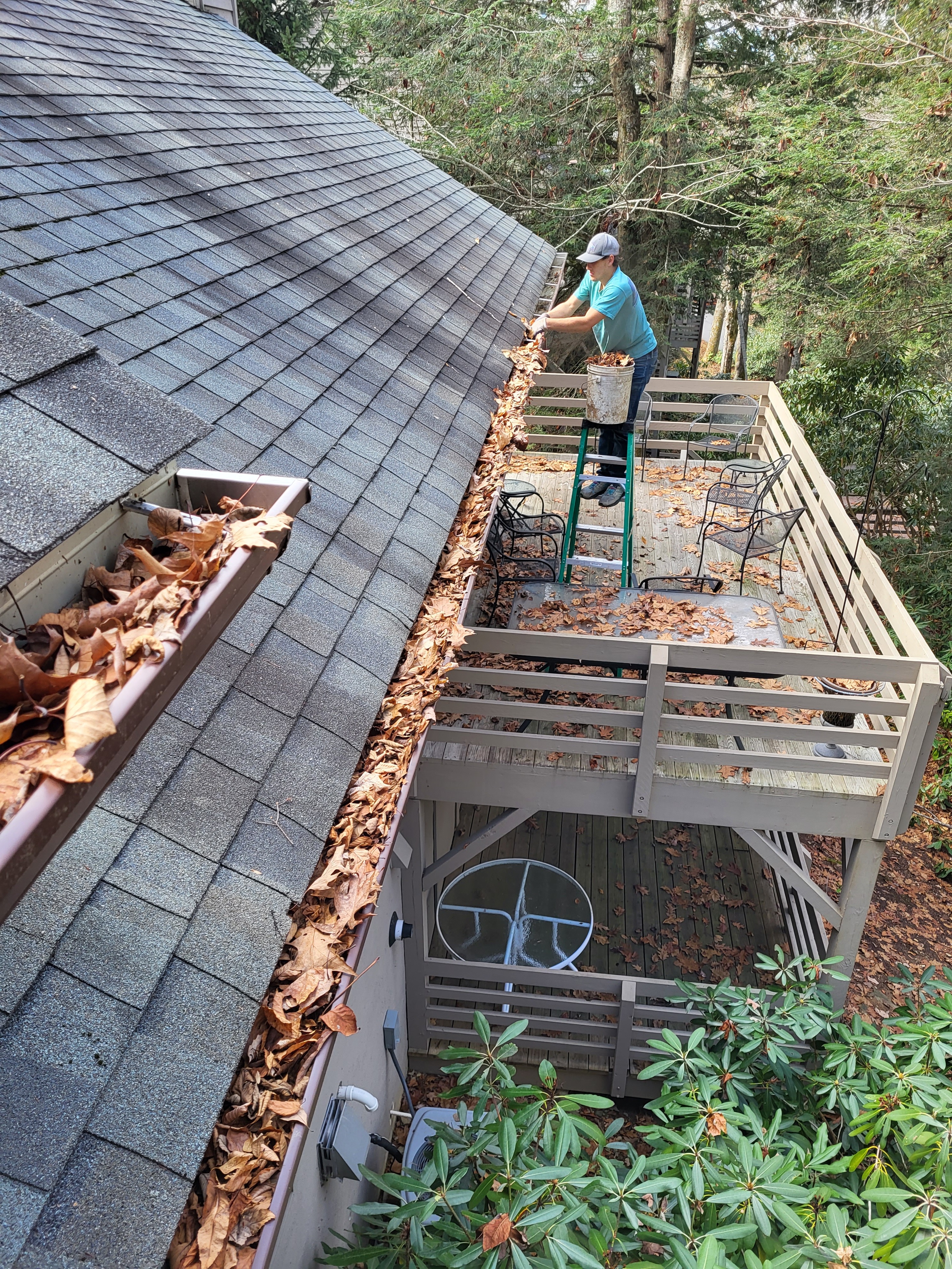Gutter cleaning with leaves